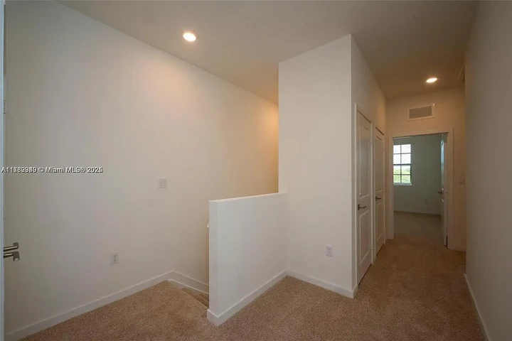 $2350 : Se Renta Hermosa Casa image 4