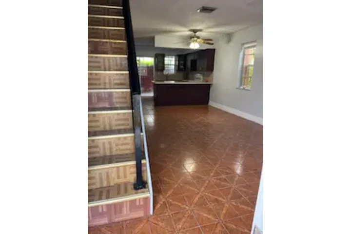 $2 : Se renta town house image 6