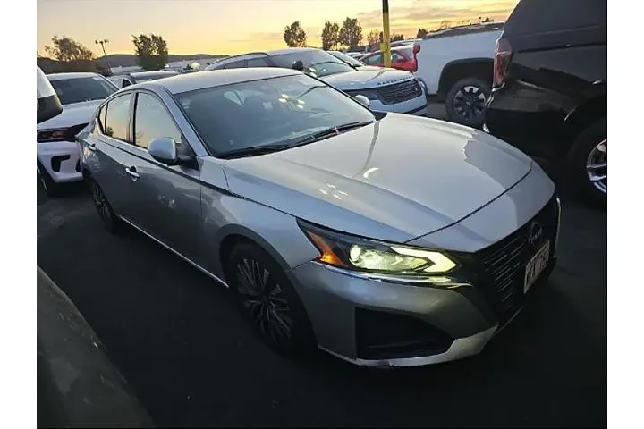 $21995 : Nissan Altima 2023 2.5 SV 4d image 3