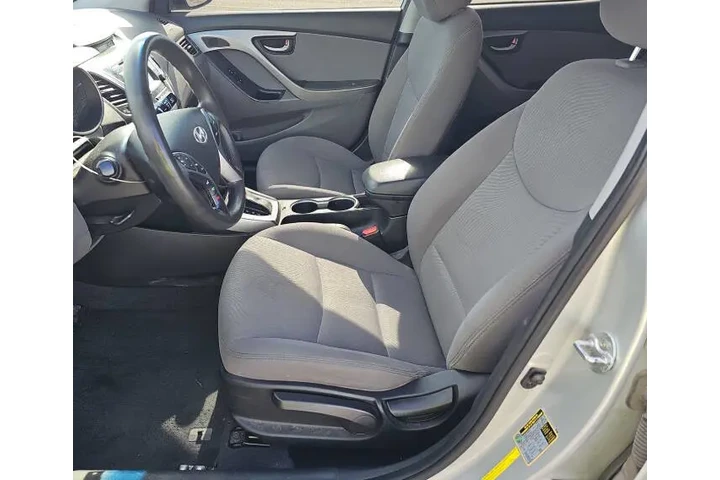 2016 Elantra SE image 8