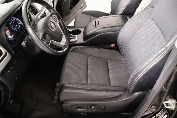 $21032 : Toyota Highlander 2019 AWD L image 10