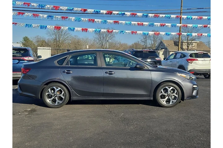 $12900 : 2019 Forte FE 6M image 7