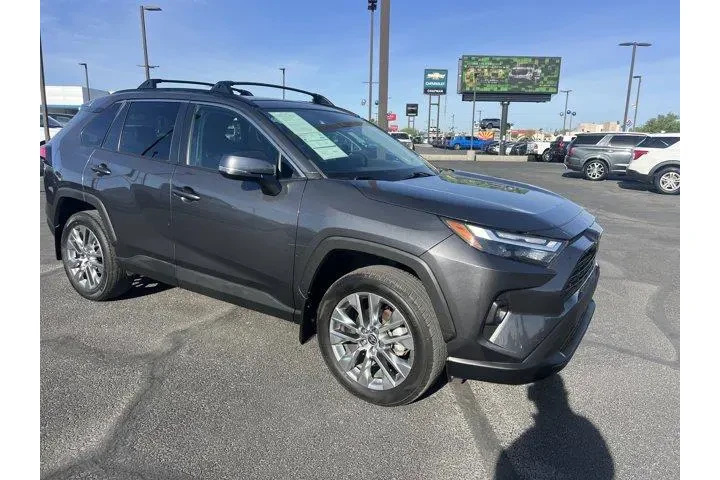 $30735 : Toyota RAV4 2023 XLE Premium image 4