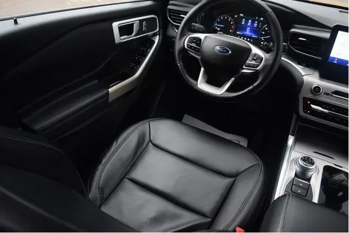 $28000 : Ford Explorer 2022 AWD XLT 4 image 2