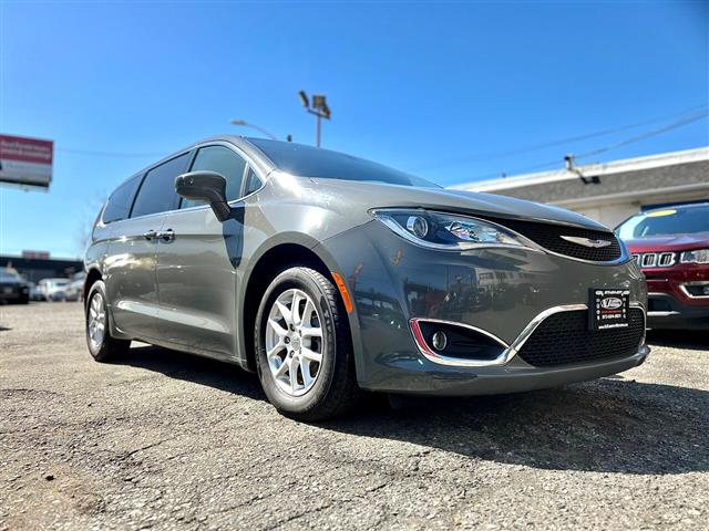 $24500 : 2020 Pacifica TOURING image 1