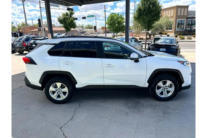 2021 RAV4 XLE AWD image 4
