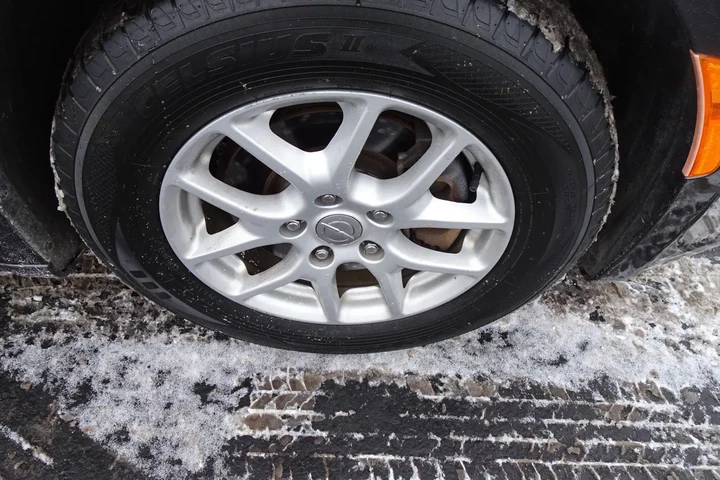 $13995 : 2017 PACIFICA image 6