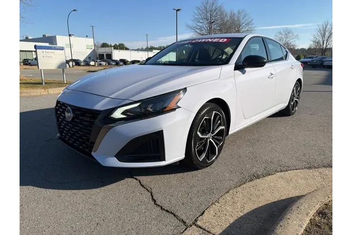 $21391 : Nissan Altima 2024 2.5 SR 4d image 3