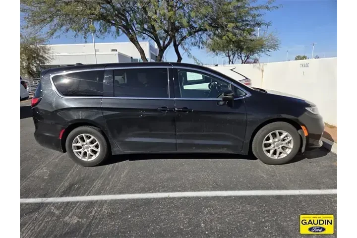 $25990 : Chrysler Pacifica 2023 Touri image 2