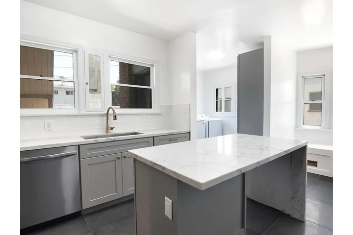 $2500 : 3BED/2BATH HOME IN SOUTH GATE image 2