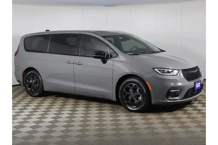 $34799 : Chrysler Pacifica Plug-In Hy image 2