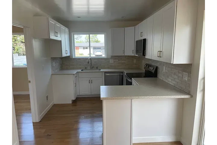 $2000 : Charming 2bed for rent in LA image 7
