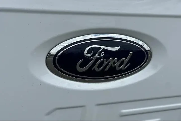 $37795 : Ford F-150 2023 4x4 XL 4dr S image 9