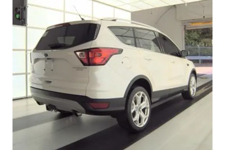 $17875 : Ford Escape 2019 Titanium 4d image 2