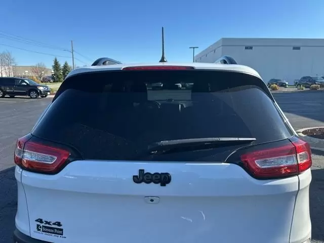 $14950 : Pre-Owned 2018 Cherokee Latit image 5