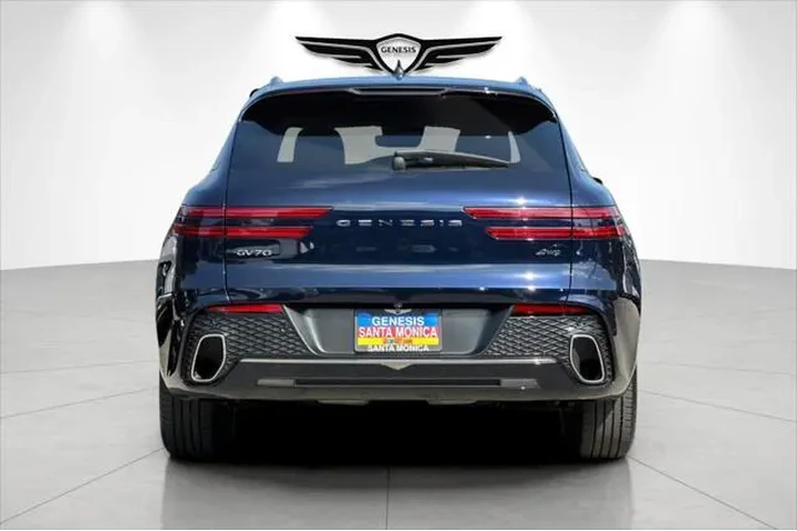 $35558 : Genesis GV70 2023 AWD 2.5T S image 6