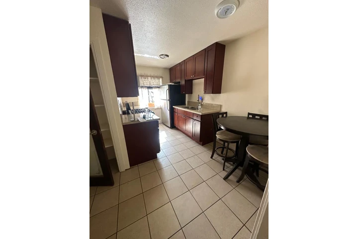 $2250 : Se renta casa en Cabazon Ca. image 7