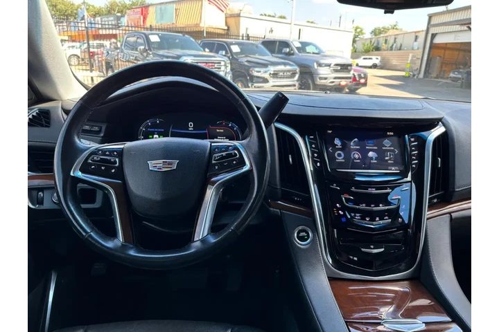 2019 Escalade Luxury image 8