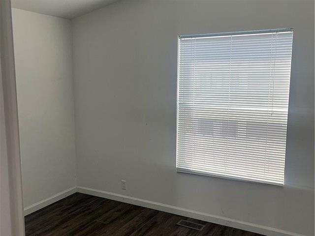 $700 : This Ready to move-in Unit is image 1