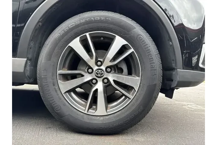 $14598 : Toyota RAV4 2017 AWD XLE 4dr image 4