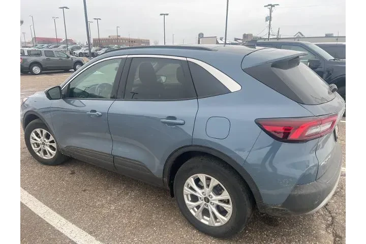 $19880 : Ford Escape 2023 AWD Active image 3