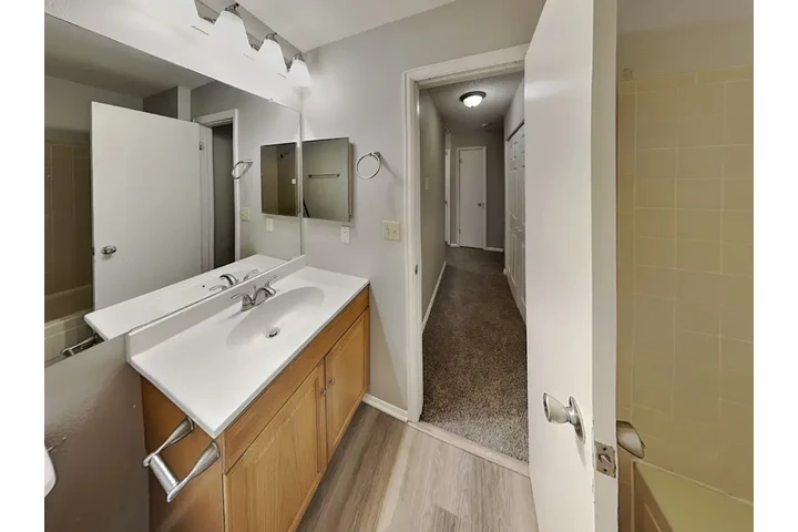 $1250 : Comfortable accommodation image 1