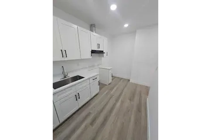 $1695 : RENTO APARTAMENTO image 5