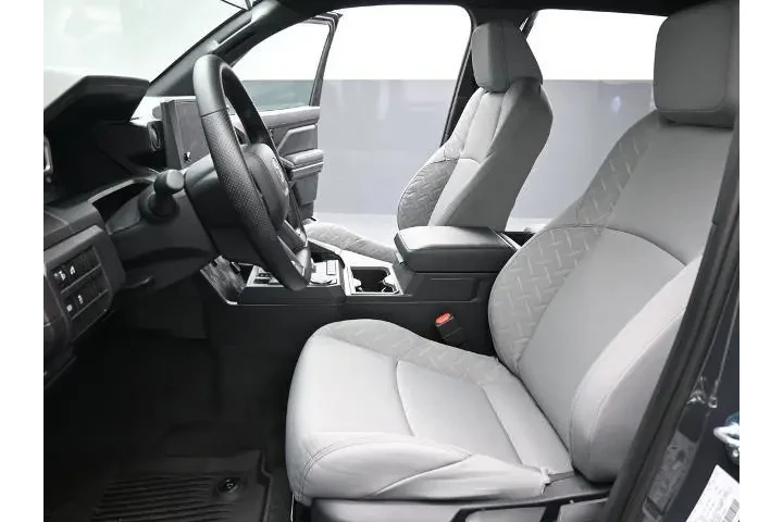 $35000 : Toyota Tacoma 2025 4x2 SR5 4 image 9