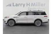 Lincoln Navigator 2023 4x2 R thumbnail