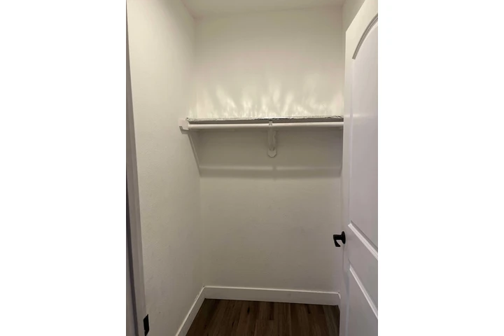 $900 : Se renta recamara image 1