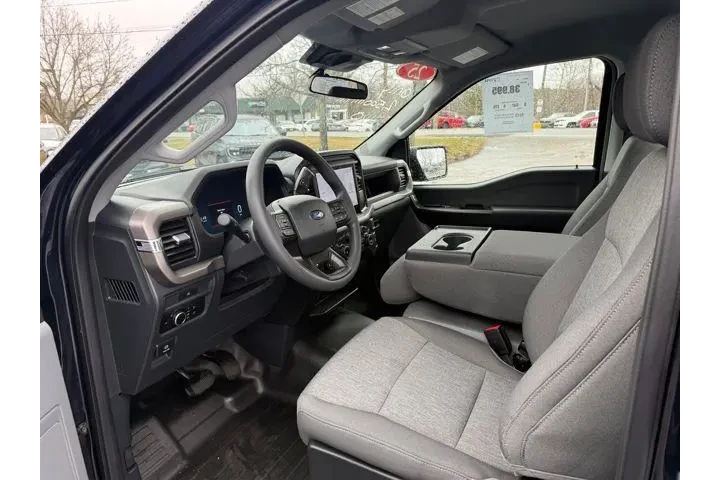 $38995 : Ford F-150 2025 4x2 XL 2dr R image 4