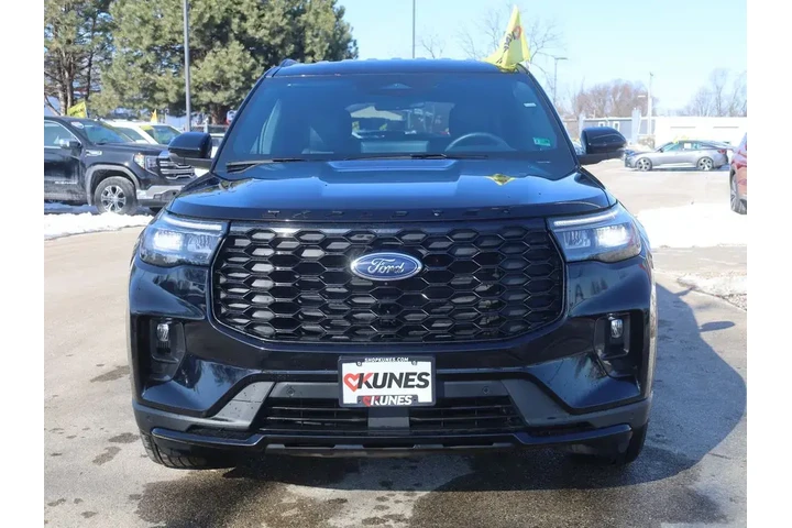 $39477 : Ford Explorer 2025 AWD ST-Li image 2