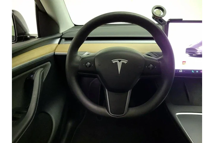 $37998 : Tesla Model Y 2024 AWD Long image 10