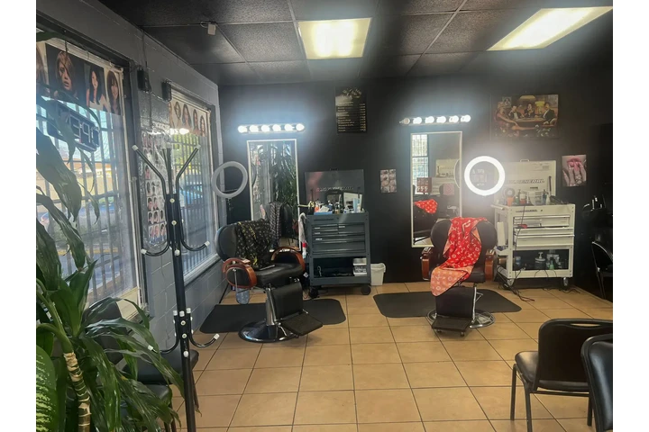 Barbería y Salón de Belleza image 3