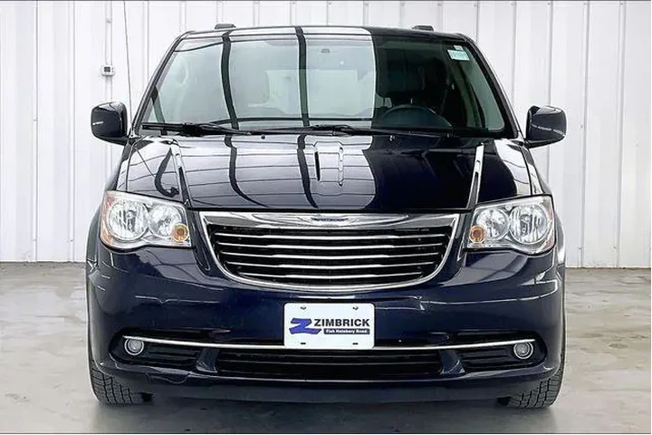 $4990 : Chrysler Town and Country 20 image 3