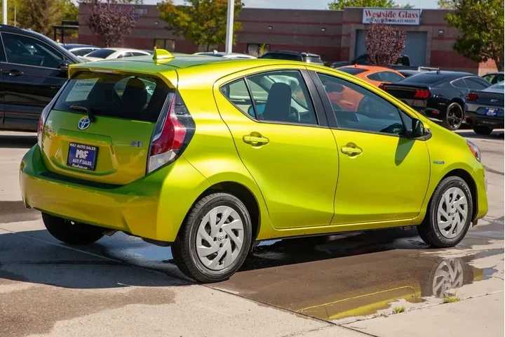 2016 Prius c One image 5
