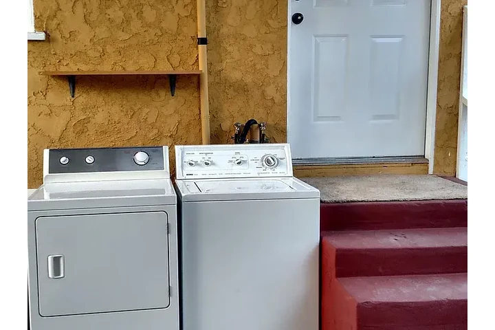 $700 : A room for rent in La image 4