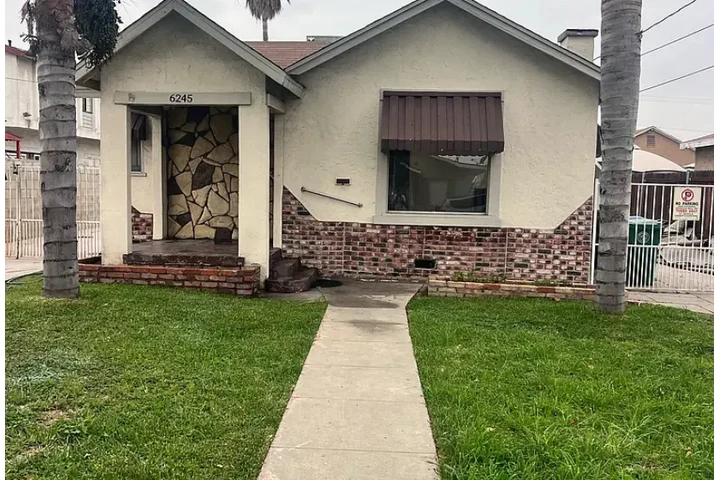 $2400 : Beautiful vintage home image 1