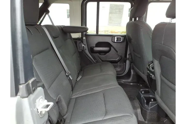 $24525 : Jeep Wrangler Unlimited 2021 image 8