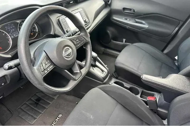 $17865 : Nissan Kicks 2024 S 4dr Cros image 4