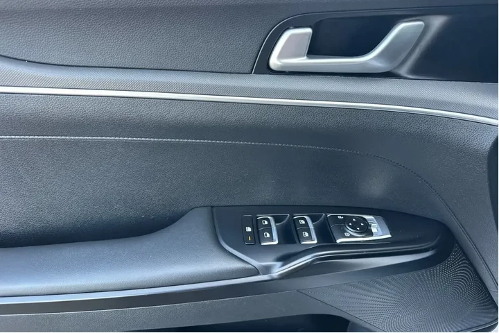 $21981 : Kia K5 2022 GT-Line 4dr Seda image 10