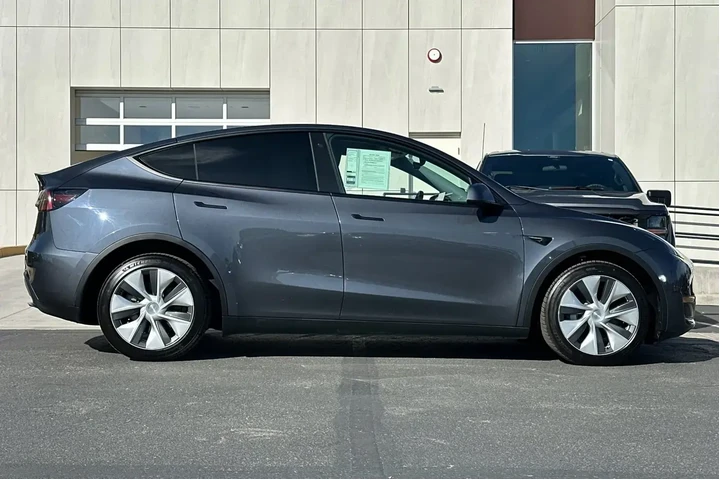 $30900 : Tesla Model Y 2022 AWD Long image 2