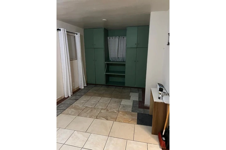 $1000 : SE RENTA CUARTO EN ELA image 4