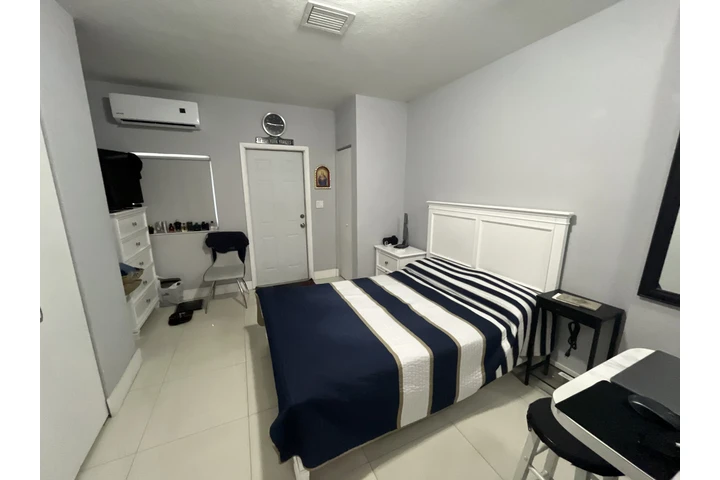 $1300 : Se renta totalmente independie image 5