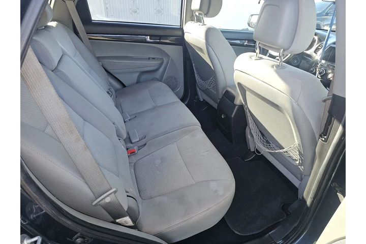 $3500 : 2011 Kia sorento lx 4d sport image 3