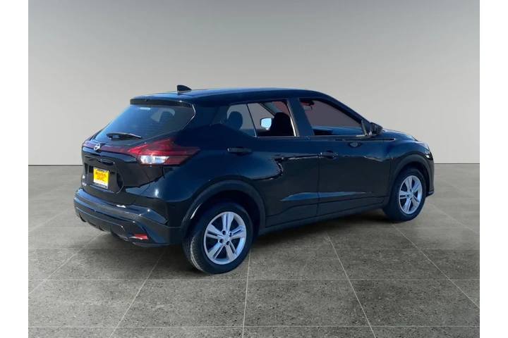 $23487 : Nissan Kicks 2024 S 4dr Cros image 2