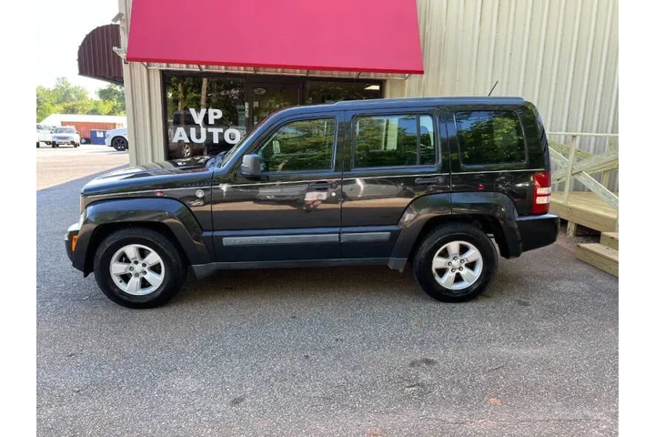 $7499 : 2009 Liberty Sport image 8