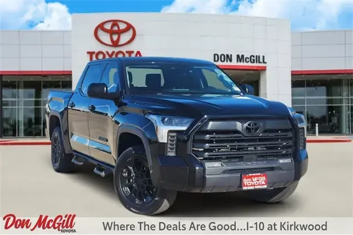 $39856 : Toyota Tundra 2023 4x4 SR5 4 image 1