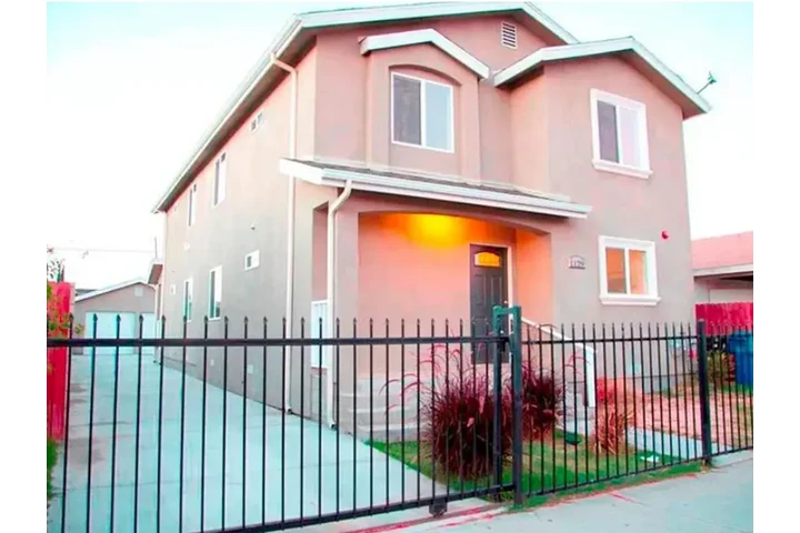 $2200 : HOUSE RENT IN Los Angeles, CA image 1