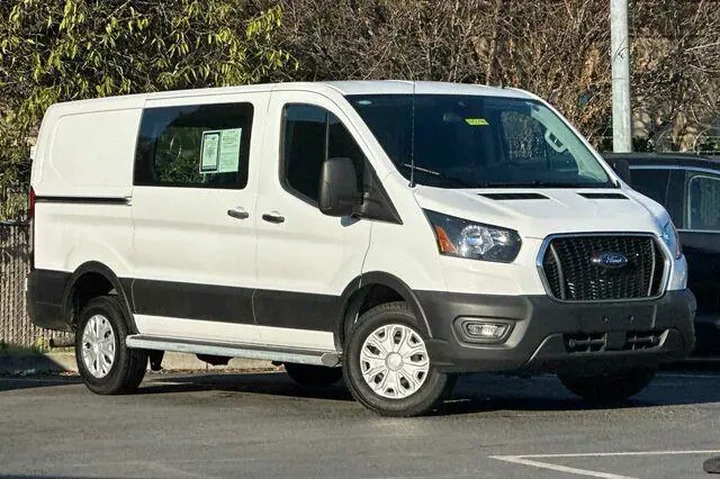 $32871 : Ford Transit 2024 250 3dr SW image 2
